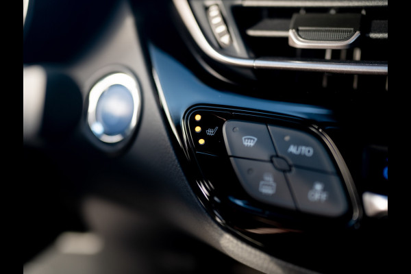 Toyota C-HR 1.8 Hybrid First Edition | JBL | LED koplampen | BSM | Navi | PDC V&A | Prijs Rijklaar!!