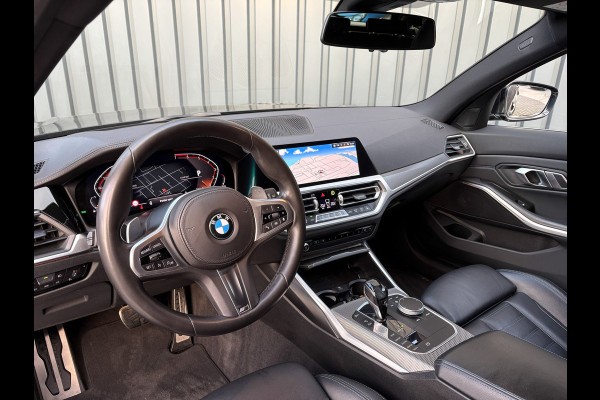 BMW 3-serie 320i High Executive | M-Sport | Laser | Stoelgeheugen | Trekhaak wegkl. | 19'' | Head Up | Camera | Keyless | Prijs Rijklaar!!