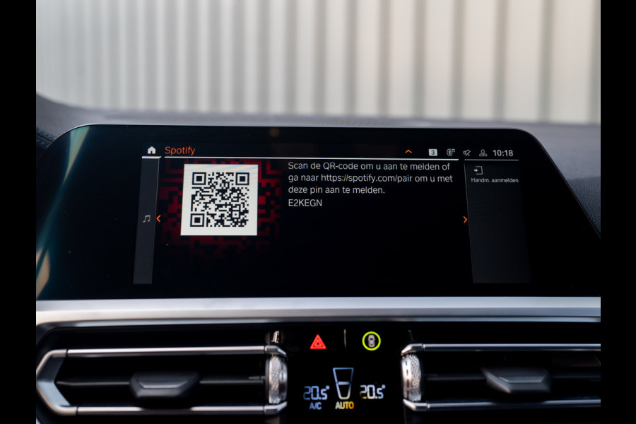 BMW 3-serie 320i High Executive | M-Sport | Laser | Stoelgeheugen | Trekhaak wegkl. | 19'' | Head Up | Camera | Keyless | Prijs Rijklaar!!