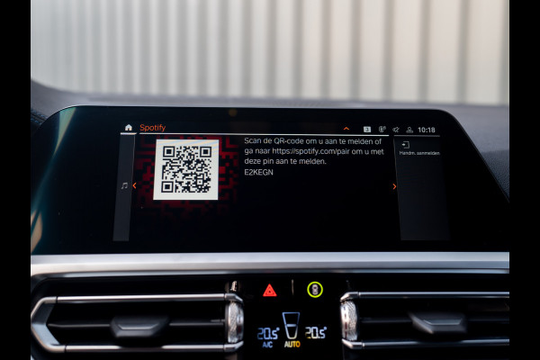 BMW 3-serie 320i High Executive | M-Sport | Laser | Stoelgeheugen | Trekhaak wegkl. | 19'' | Head Up | Camera | Keyless | Prijs Rijklaar!!