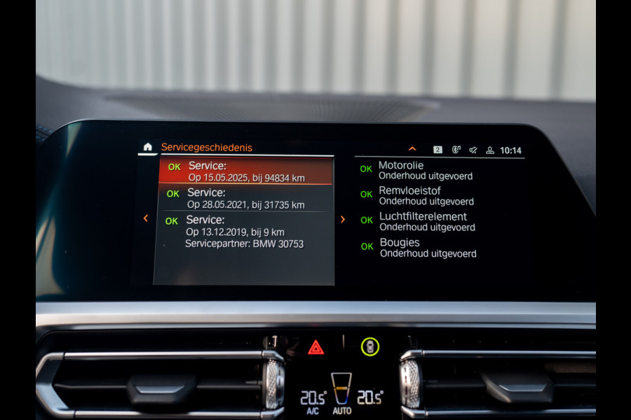 BMW 3-serie 320i High Executive | M-Sport | Laser | Stoelgeheugen | Trekhaak wegkl. | 19'' | Head Up | Camera | Keyless | Prijs Rijklaar!!