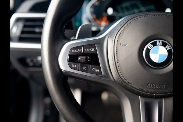 BMW 3-serie 320i High Executive | M-Sport | Laser | Stoelgeheugen | Trekhaak wegkl. | 19'' | Head Up | Camera | Keyless | Prijs Rijklaar!!