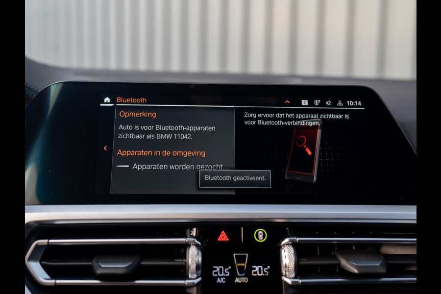 BMW 3-serie 320i High Executive | M-Sport | Laser | Stoelgeheugen | Trekhaak wegkl. | 19'' | Head Up | Camera | Keyless | Prijs Rijklaar!!