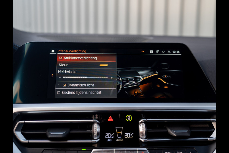 BMW 3-serie 320i High Executive | M-Sport | Laser | Stoelgeheugen | Trekhaak wegkl. | 19'' | Head Up | Camera | Keyless | Prijs Rijklaar!!