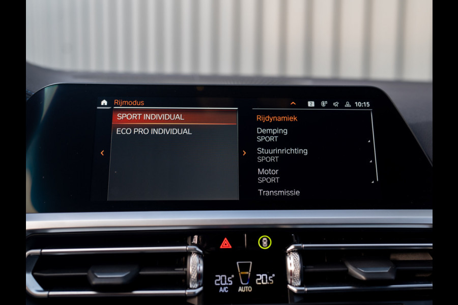 BMW 3-serie 320i High Executive | M-Sport | Laser | Stoelgeheugen | Trekhaak wegkl. | 19'' | Head Up | Camera | Keyless | Prijs Rijklaar!!