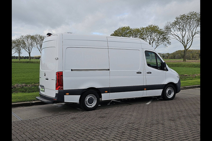 Mercedes-Benz Sprinter 314 2.2 CDI L2H2 EURO VI-D Automaat Mbux Standkachel Airco Adaptieve Cruise Camera PDC WP-Inrichting RWD Euro6 143 PK!