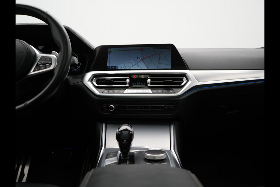BMW 3 Serie Touring 330e M Sport Plug In Hybrid 293pk Dealer O.H. PHEV | Panodak | Head Up | 360 Camera | Adaptive Cruise | Harman & Kardon | Nappa Lederen Sportstoelen Memory & Verwarmd | Adaptief Onderstel | Laser LED | Apple Carplay | Sfeerverlichting |