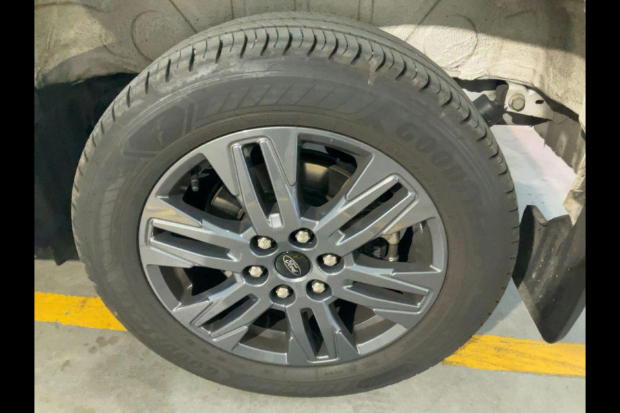 Ford Transit Custom 320 2.0 TDCI L1H1 Limited 150pk! | 17 inch | Stoelverwarming | Camera | Parkeersensoren | Volledig meegespoten bumpers