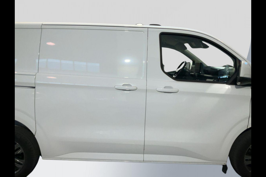 Ford Transit Custom 320 2.0 TDCI L1H1 Limited 150pk! | 17 inch | Stoelverwarming | Camera | Parkeersensoren | Volledig meegespoten bumpers