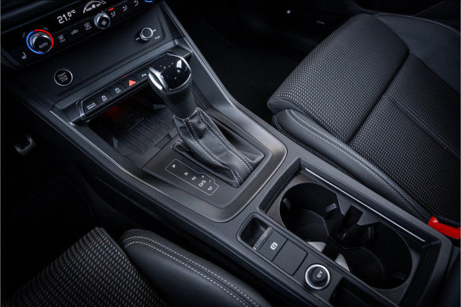 Audi Q3 Sportback 35 TFSI S Edition Competition - Panorama | Sonos | Carbon | Elek. Trekhaak | 360 Camera