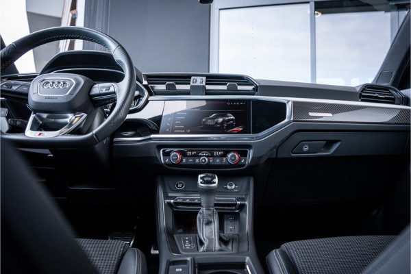 Audi Q3 Sportback 35 TFSI S Edition Competition - Panorama | Sonos | Carbon | Elek. Trekhaak | 360 Camera