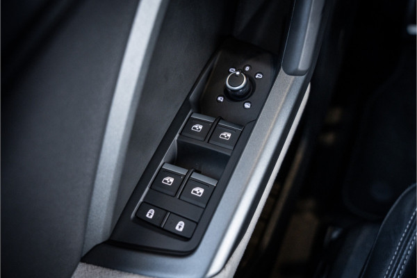 Audi Q3 Sportback 35 TFSI S Edition Competition - Panorama | Sonos | Carbon | Elek. Trekhaak | 360 Camera