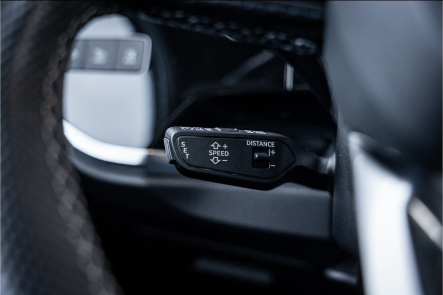 Audi Q3 Sportback 35 TFSI S Edition Competition - Panorama | Sonos | Carbon | Elek. Trekhaak | 360 Camera