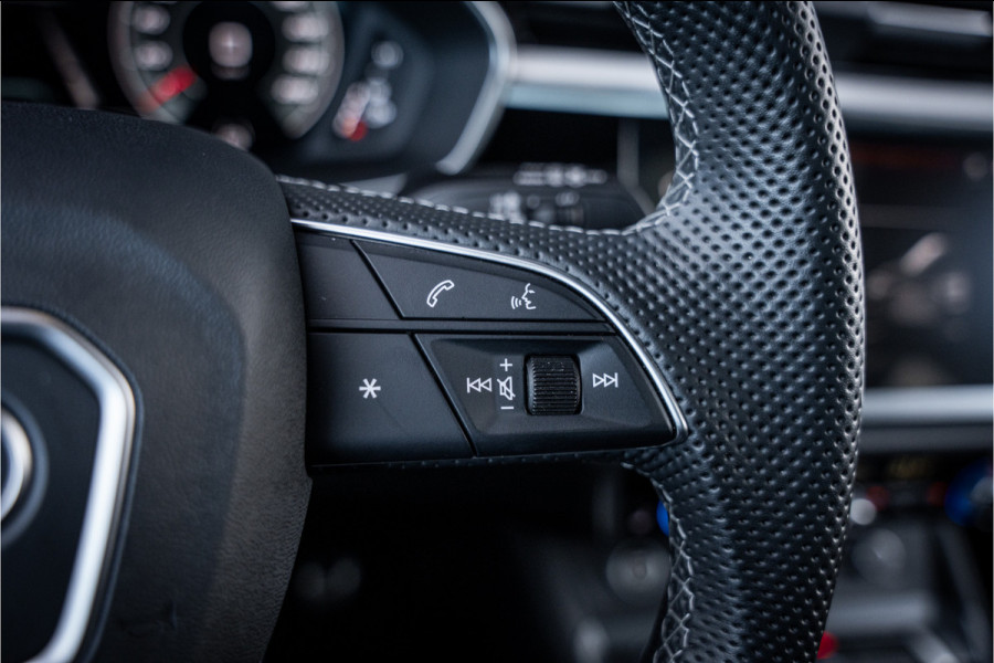 Audi Q3 Sportback 35 TFSI S Edition Competition - Panorama | Sonos | Carbon | Elek. Trekhaak | 360 Camera