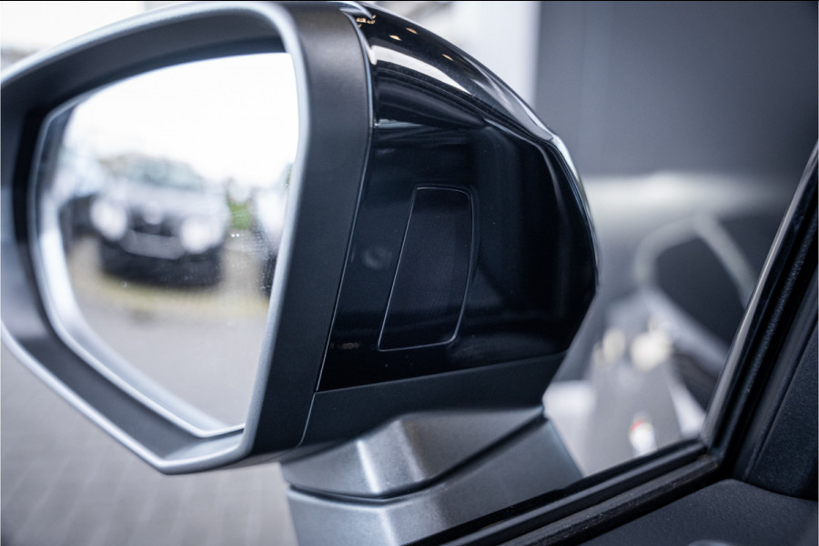 Audi Q3 Sportback 35 TFSI S Edition Competition - Panorama | Sonos | Carbon | Elek. Trekhaak | 360 Camera