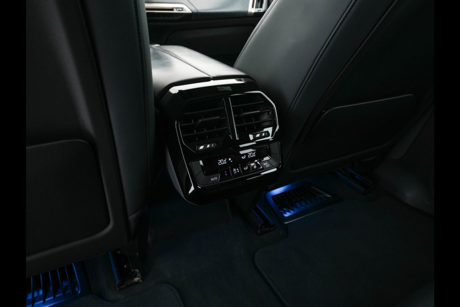 BMW iX xDrive40 High Executive 77 kWh ( 3-Fase ) {SOH-100%} (INCL-BTW) Aut. *PANO | HEAD-UP | HARMAN/KARDON-SURROUND | SOFT-CLOSE | DAB+ | DIGI-COCKPIT | HEATED-COMFORTSEATS | FULL-LED | CARPLAY | TOWBAR | AMBIENT-LIGHT | TOPVIEW | MEMORY-PACK |