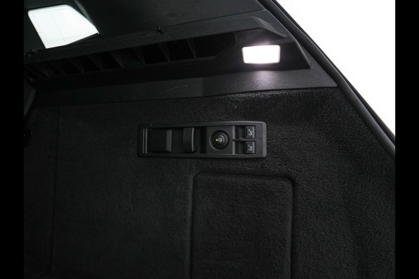 BMW iX xDrive40 High Executive 77 kWh ( 3-Fase ) {SOH-100%} (INCL-BTW) Aut. *PANO | HEAD-UP | HARMAN/KARDON-SURROUND | SOFT-CLOSE | DAB+ | DIGI-COCKPIT | HEATED-COMFORTSEATS | FULL-LED | CARPLAY | TOWBAR | AMBIENT-LIGHT | TOPVIEW | MEMORY-PACK |