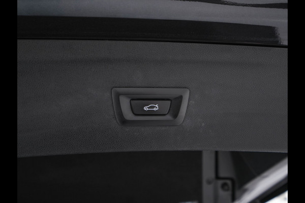 BMW iX xDrive40 High Executive 77 kWh ( 3-Fase ) {SOH-100%} (INCL-BTW) Aut. *PANO | HEAD-UP | HARMAN/KARDON-SURROUND | SOFT-CLOSE | DAB+ | DIGI-COCKPIT | HEATED-COMFORTSEATS | FULL-LED | CARPLAY | TOWBAR | AMBIENT-LIGHT | TOPVIEW | MEMORY-PACK |