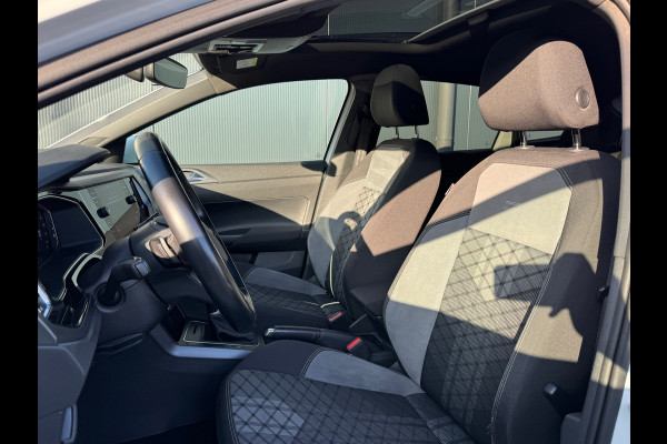 Volkswagen Taigo 1.0 TSI Automaat R-Line * Panorama * Virtual Cockpit * 18 Inch Velgen *