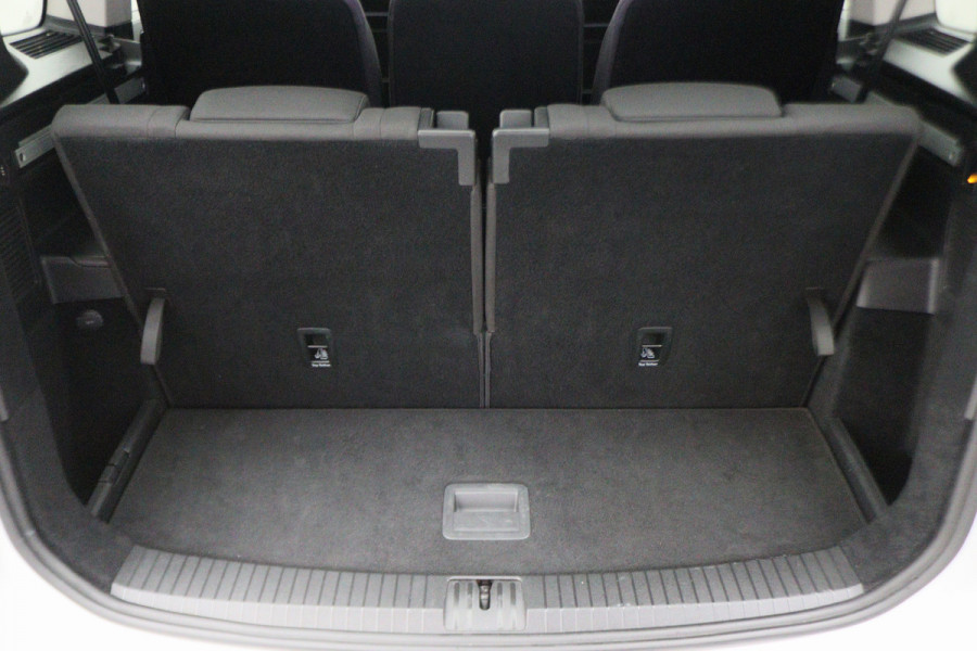 Volkswagen Touran 1.4 TSI DSG Highline Edition R-Line 7p Climate, ACC, Stuur/Stoel Verwarming, Apple Carplay, LED, Trekhaak, 18''