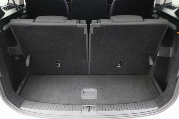 Volkswagen Touran 1.4 TSI DSG Highline Edition R-Line 7p Climate, ACC, Stuur/Stoel Verwarming, Apple Carplay, LED, Trekhaak, 18''