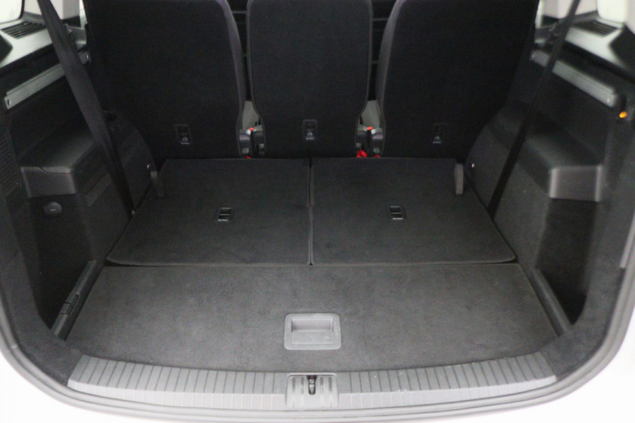 Volkswagen Touran 1.4 TSI DSG Highline Edition R-Line 7p Climate, ACC, Stuur/Stoel Verwarming, Apple Carplay, LED, Trekhaak, 18''