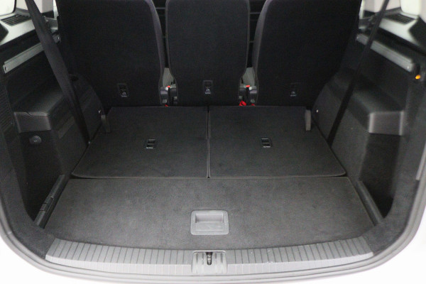 Volkswagen Touran 1.4 TSI DSG Highline Edition R-Line 7p Climate, ACC, Stuur/Stoel Verwarming, Apple Carplay, LED, Trekhaak, 18''