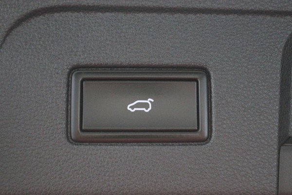 Volkswagen Touran 1.4 TSI DSG Highline Edition R-Line 7p Climate, ACC, Stuur/Stoel Verwarming, Apple Carplay, LED, Trekhaak, 18''