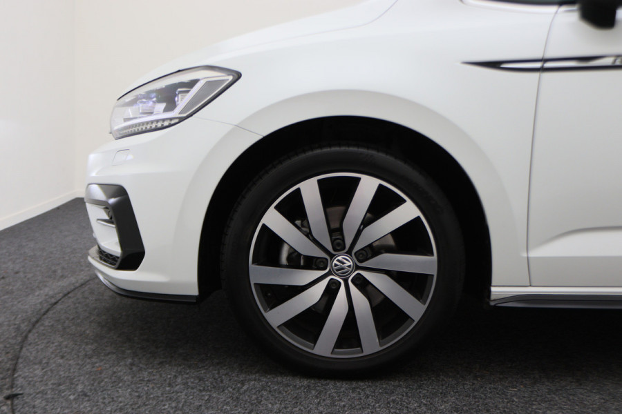 Volkswagen Touran 1.4 TSI DSG Highline Edition R-Line 7p Climate, ACC, Stuur/Stoel Verwarming, Apple Carplay, LED, Trekhaak, 18''