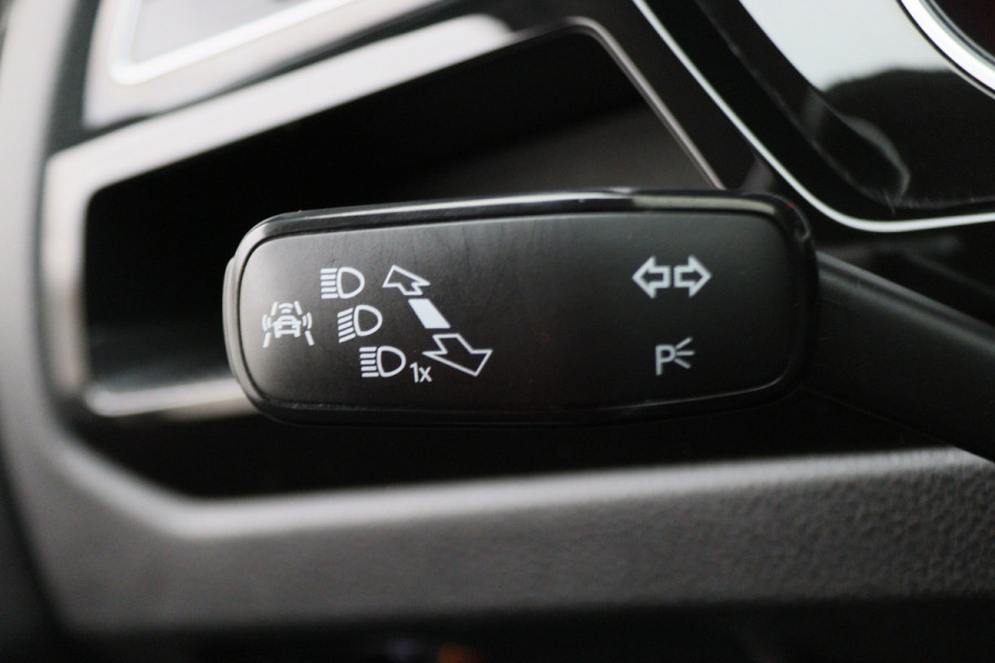 Volkswagen Touran 1.4 TSI DSG Highline Edition R-Line 7p Climate, ACC, Stuur/Stoel Verwarming, Apple Carplay, LED, Trekhaak, 18''