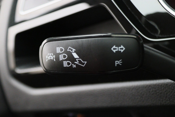 Volkswagen Touran 1.4 TSI DSG Highline Edition R-Line 7p Climate, ACC, Stuur/Stoel Verwarming, Apple Carplay, LED, Trekhaak, 18''