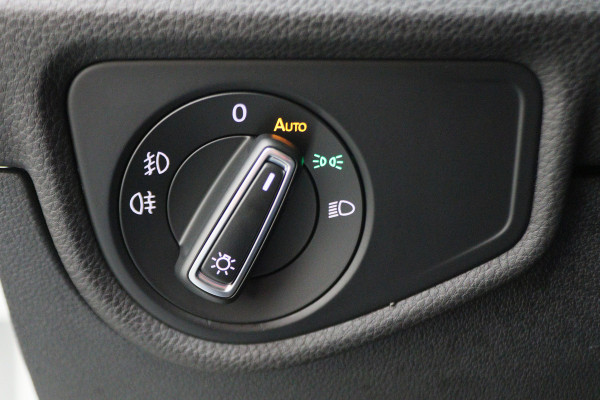 Volkswagen Touran 1.4 TSI DSG Highline Edition R-Line 7p Climate, ACC, Stuur/Stoel Verwarming, Apple Carplay, LED, Trekhaak, 18''