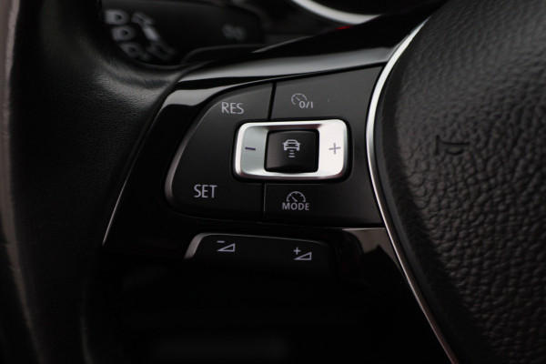 Volkswagen Touran 1.4 TSI DSG Highline Edition R-Line 7p Climate, ACC, Stuur/Stoel Verwarming, Apple Carplay, LED, Trekhaak, 18''