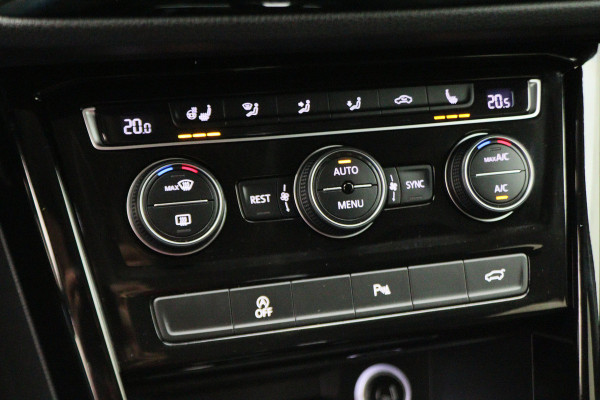 Volkswagen Touran 1.4 TSI DSG Highline Edition R-Line 7p Climate, ACC, Stuur/Stoel Verwarming, Apple Carplay, LED, Trekhaak, 18''