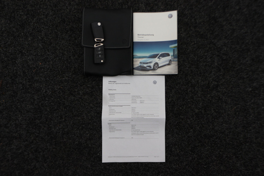 Volkswagen Touran 1.4 TSI DSG Highline Edition R-Line 7p Climate, ACC, Stuur/Stoel Verwarming, Apple Carplay, LED, Trekhaak, 18''
