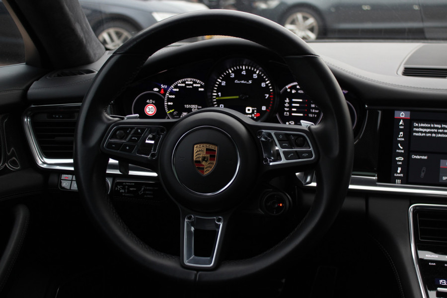 Porsche Panamera 4.0 Turbo S E-Hybrid / Panoramadak / 360Camera / Achterasbesturing / Nachtzicht / Softclose / 21'' / Sportuitlaat / Matrix LED / Carbon intr. / Bose / Sportdesign / Volleder / Dodehoek / DAB / ACC