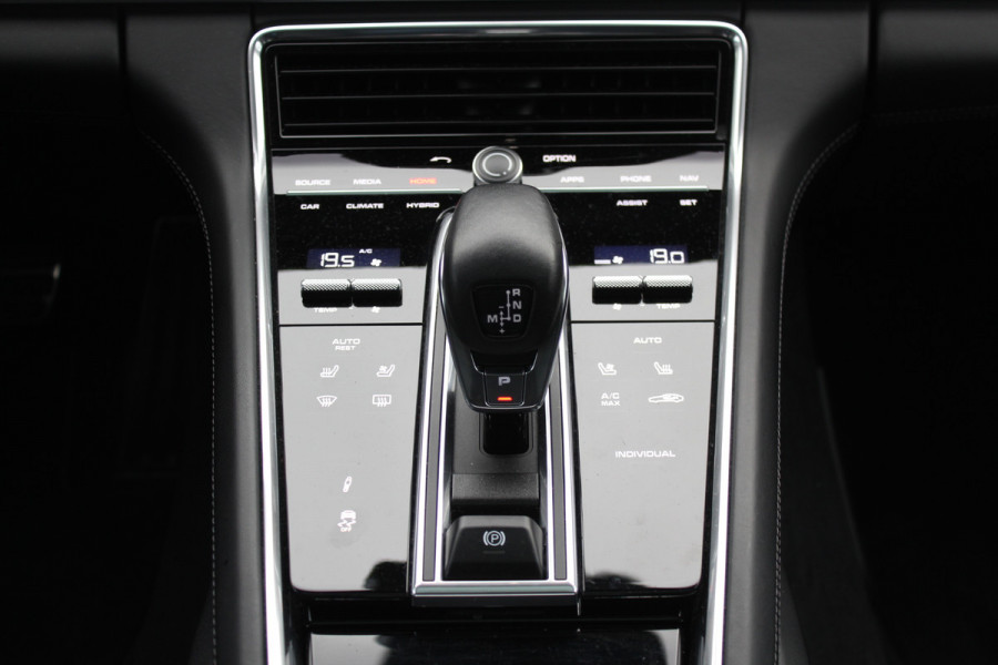 Porsche Panamera 4.0 Turbo S E-Hybrid / Panoramadak / 360Camera / Achterasbesturing / Nachtzicht / Softclose / 21'' / Sportuitlaat / Matrix LED / Carbon intr. / Bose / Sportdesign / Volleder / Dodehoek / DAB / ACC