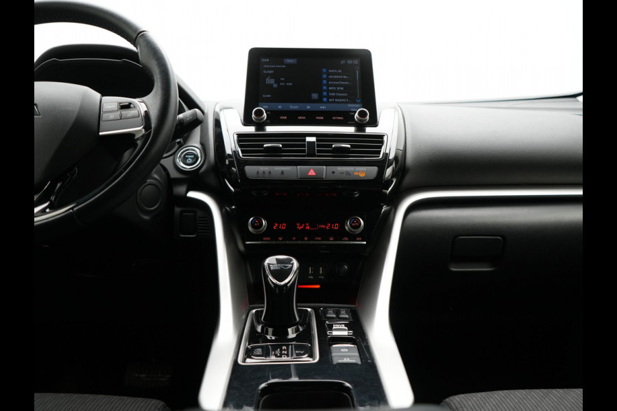 Mitsubishi Eclipse Cross 2.4 Intense Plug In Hybrid 188pk PHEV | Trekhaak | Apple Carplay | Voorstoelen Verwarmd | Keyless | Cruise Control | DAB |