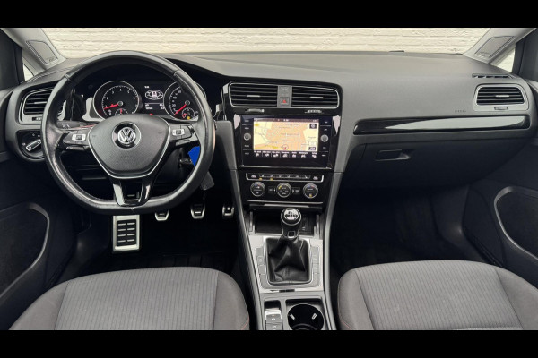 Volkswagen Golf Variant 1.5 TSI Highline Adaptive cruise Climate Pano Navi Stoelverwarming Apple / Android Parkeersensoren