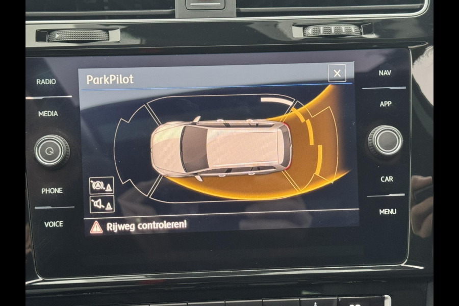 Volkswagen Golf Variant 1.5 TSI Highline Adaptive cruise Climate Pano Navi Stoelverwarming Apple / Android Parkeersensoren