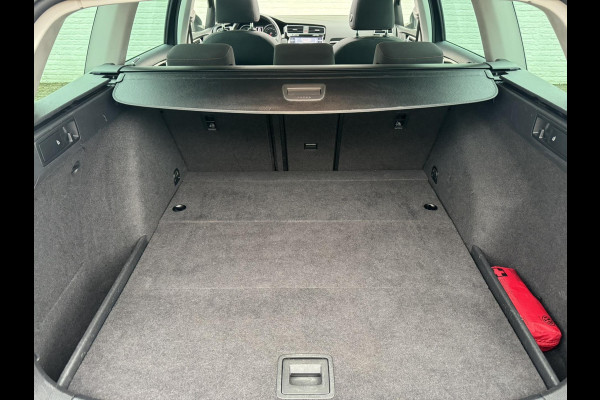 Volkswagen Golf Variant 1.5 TSI Highline Adaptive cruise Climate Pano Navi Stoelverwarming Apple / Android Parkeersensoren