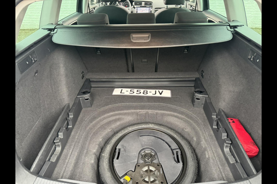 Volkswagen Golf Variant 1.5 TSI Highline Adaptive cruise Climate Pano Navi Stoelverwarming Apple / Android Parkeersensoren