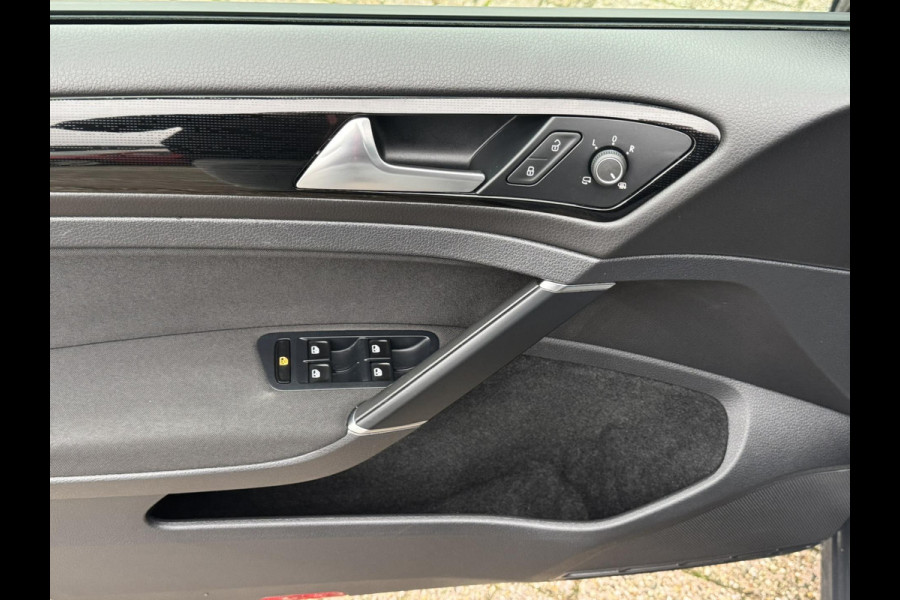 Volkswagen Golf Variant 1.5 TSI Highline Adaptive cruise Climate Pano Navi Stoelverwarming Apple / Android Parkeersensoren