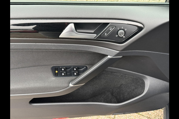 Volkswagen Golf Variant 1.5 TSI Highline Adaptive cruise Climate Pano Navi Stoelverwarming Apple / Android Parkeersensoren