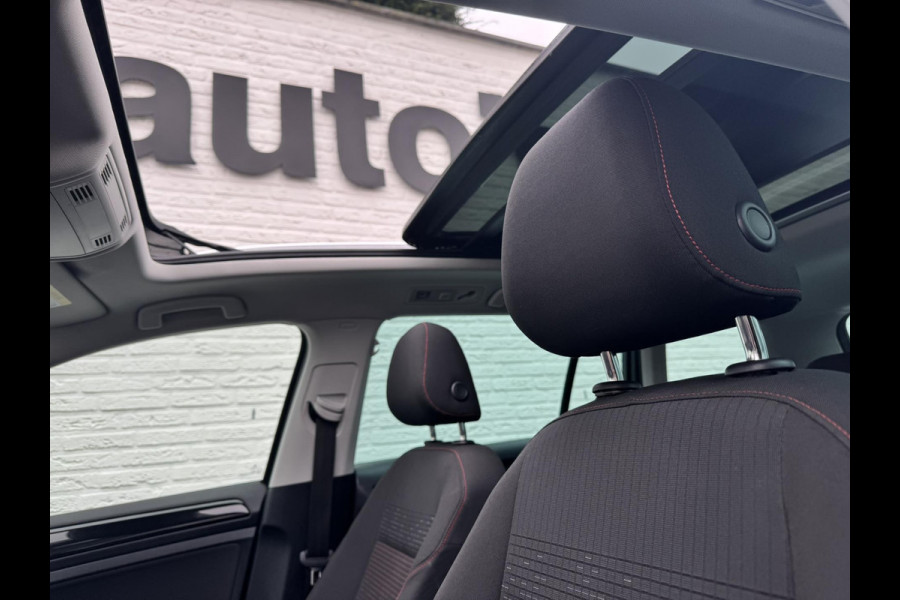 Volkswagen Golf Variant 1.5 TSI Highline Adaptive cruise Climate Pano Navi Stoelverwarming Apple / Android Parkeersensoren