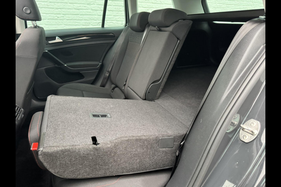 Volkswagen Golf Variant 1.5 TSI Highline Adaptive cruise Climate Pano Navi Stoelverwarming Apple / Android Parkeersensoren