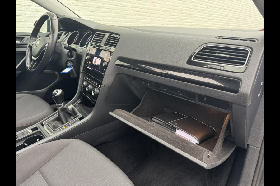 Volkswagen Golf Variant 1.5 TSI Highline Adaptive cruise Climate Pano Navi Stoelverwarming Apple / Android Parkeersensoren