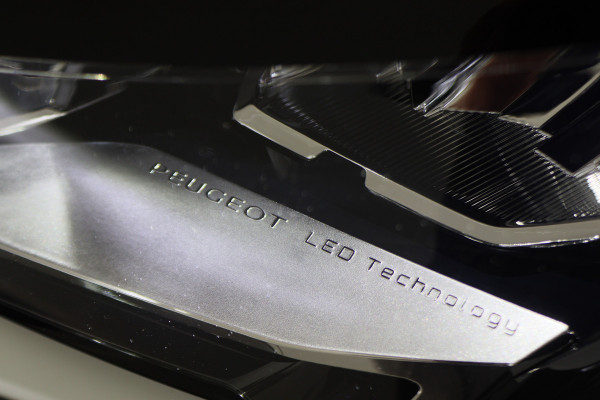 Peugeot 3008 1.6 HYbrid 300 Allure Pack Business 4WD Panoramadak, 360° Camera, Virtual Cockpit, Apple Carplay, LED