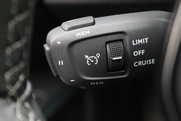 Peugeot 3008 1.6 HYbrid 300 Allure Pack Business 4WD Panoramadak, 360° Camera, Virtual Cockpit, Apple Carplay, LED