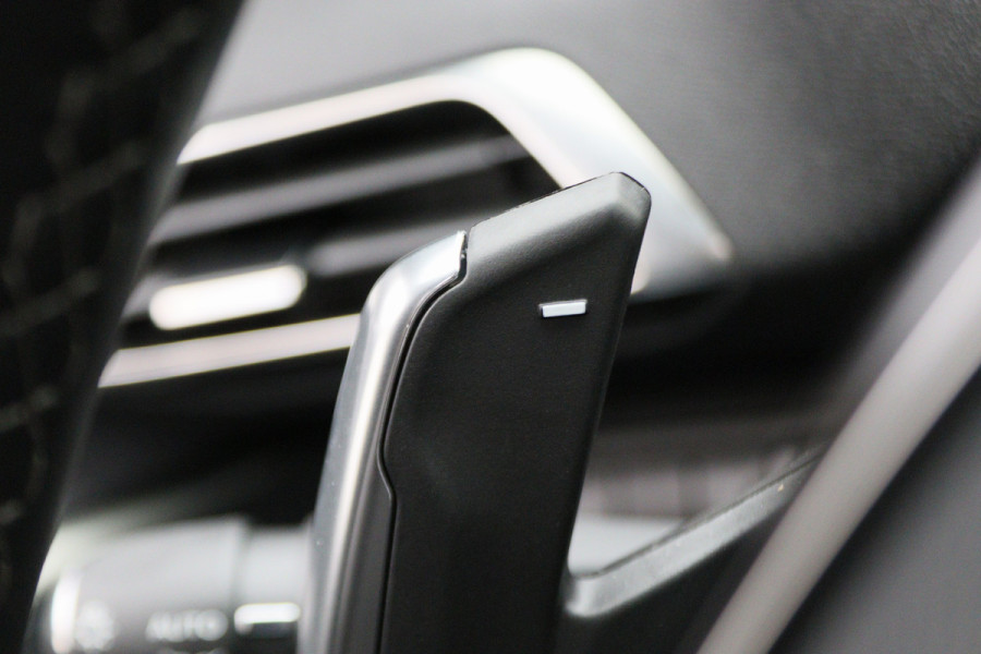Peugeot 3008 1.6 HYbrid 300 Allure Pack Business 4WD Panoramadak, 360° Camera, Virtual Cockpit, Apple Carplay, LED